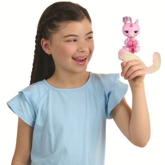 Fingerlings Snuggle Tails Unicorn-Evie-3242